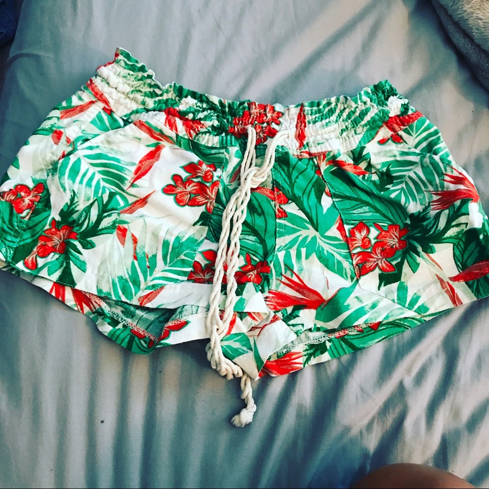 Roxy shorts!